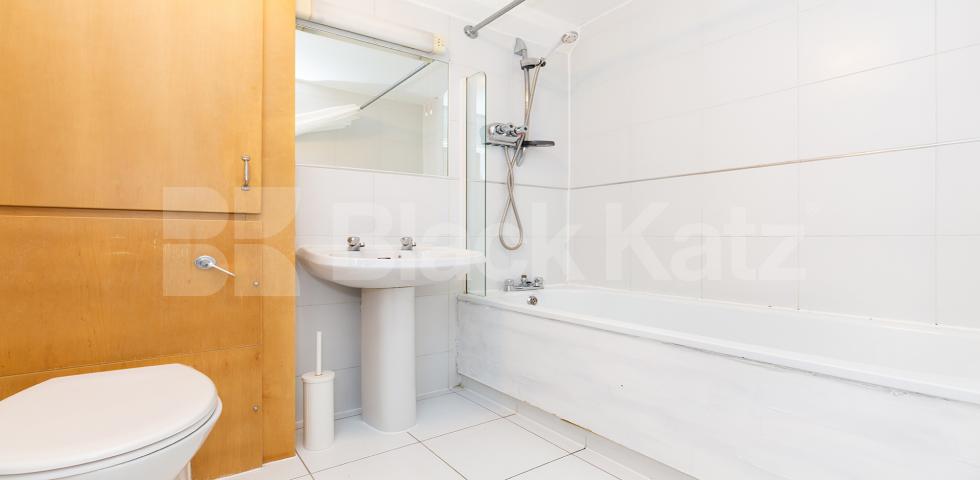 			NEW INSTRUCTION!, 2 Bedroom, 1 bath, 1 reception Flat			 Bakers Row, CLERKENWELL / FARRINGDON